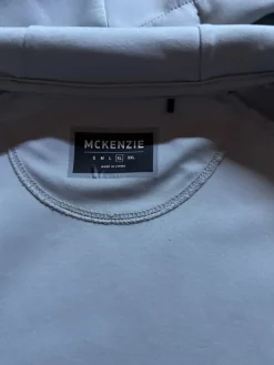 Hot McKenzie huppari