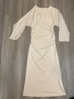 Online Mekko beige L-koko