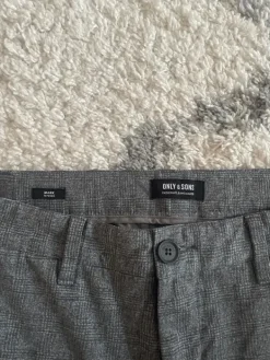Discount ONLY & SONS Miesten harmaat ruudulliset chinot