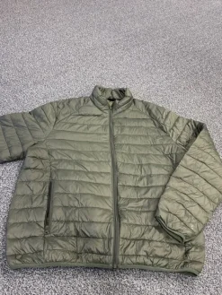 Discount House Miesten kevyttoppatakki