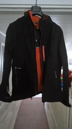 Superdry Miesten musta ulkoilutakki