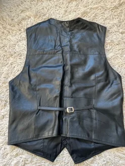 Outlet Miesten nahkaliivi