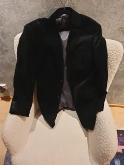 Online Batistini Miesten tummansinen(melkein musta) samettitakki kokoa XL