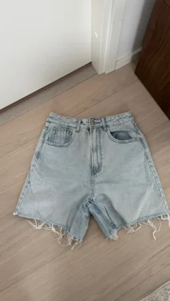 Online Stradivarius Mom fit denim shorts