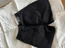 Monki n farkkushortsit