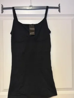 New Esmara Muotoileva toppi