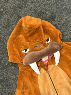 Clearance partyking mursu asu