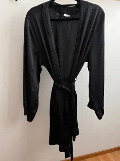 Outlet Musta aamutakki