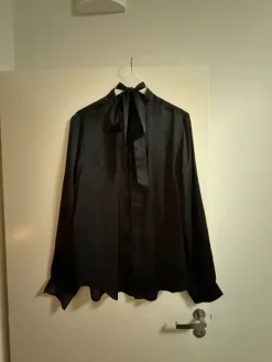 Discount ASOS Design musta ASOS- design satiinipaita