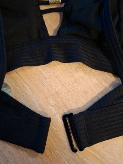 Discount DORINA Musta bikiniyläosa