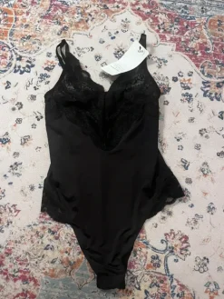 Online Hunkemöller Musta body