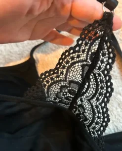 Discount Source Unknown Musta bralette pitsisellä selällä, S/M