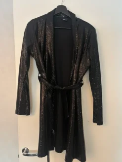 New Gina Tricot Musta glitter jakku