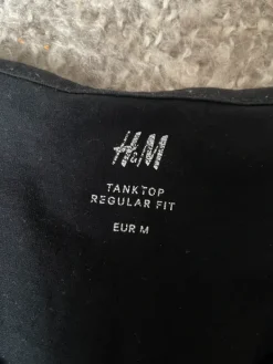 Clearance H&M Musta hihaton paita