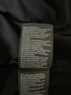 Clearance H&M Musta hihaton paita