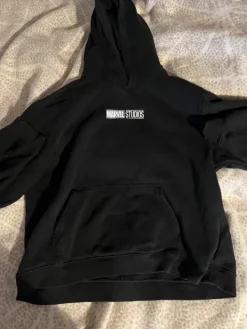 Sale H&M musta huppari black panther