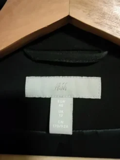 Outlet H&M Musta jakku