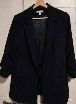 Outlet H&M Musta jakku