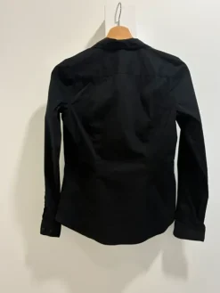 Best musta kauluspaita