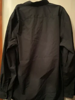 Sale Melka Musta kauluspaita rintataskulla