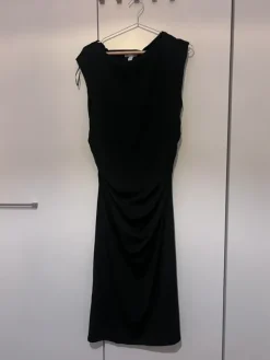 Online H&M Musta mekko