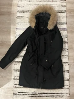 Best Musta, M-kokoinen, parka mallinen toppatakki