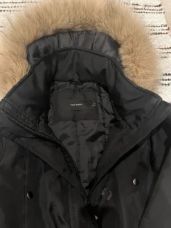 Best Musta, M-kokoinen, parka mallinen toppatakki