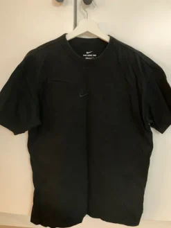 Hot Musta nike t-paita