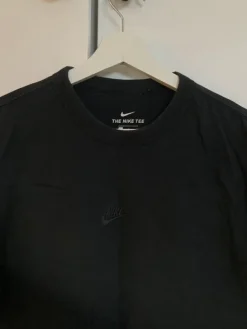 Hot Musta nike t-paita
