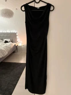 Best musta pitkä mekko