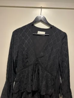 Online H&M Musta pitkähihainen mekko