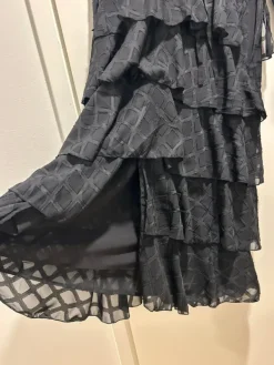 Online H&M Musta pitkähihainen mekko