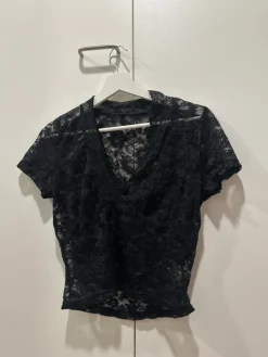 Hot Musta pitsi t paita koko L