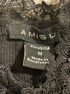 Online Musta pitsi toppi