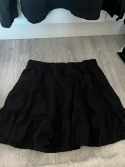 Clearance FB Sister Musta ”pitsinen” hame!