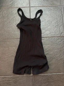 Sale Musta shortsipuku