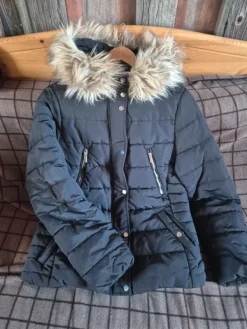 Discount H&M Musta talvitakki koko 44