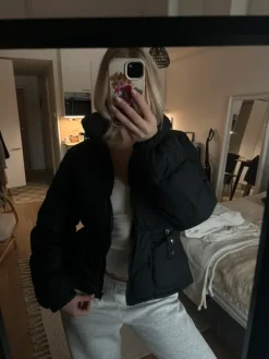 Best musta toppatakki