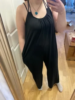 Outlet Musta trikoohaalari