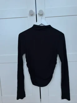 Discount Gina Tricot Musta trikoopaita