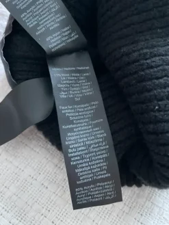 Pieces Musta tupsupipo