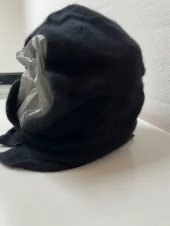 Sale Musta villahuppu angoraa