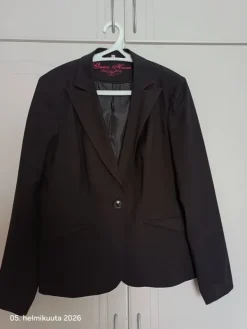 Outlet Musta vuorellinen jakku