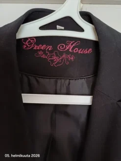 Outlet Musta vuorellinen jakku