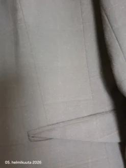 Outlet Musta vuorellinen jakku