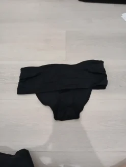 Hot Pour Moi Mustat bikinin alaosat