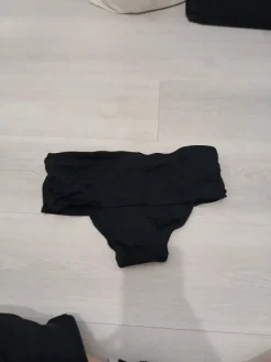 Hot Pour Moi Mustat bikinin alaosat