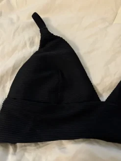 Clearance mustat bikinit