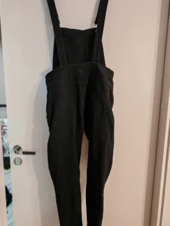 Online H&M Divided Mustat farkkuhaalarit