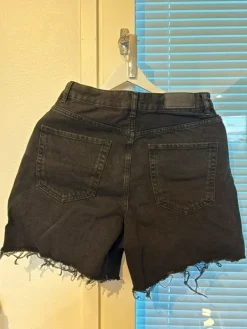 Sale Mustat farkkushortsit